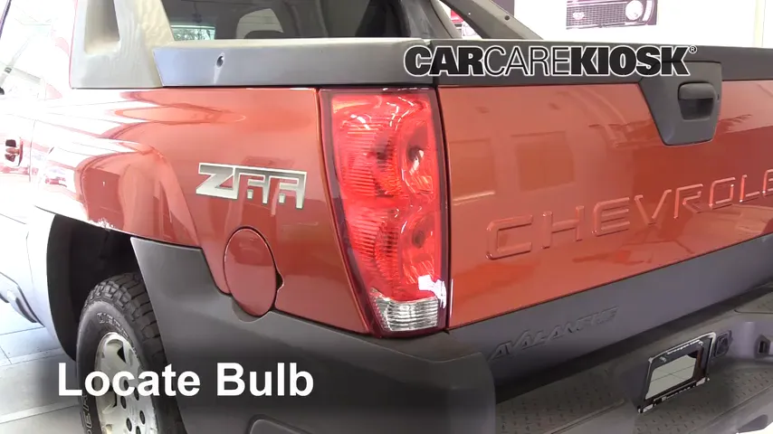 2003 Chevrolet Avalanche 1500 5.3L V8 Lights Tail Light (replace bulb)